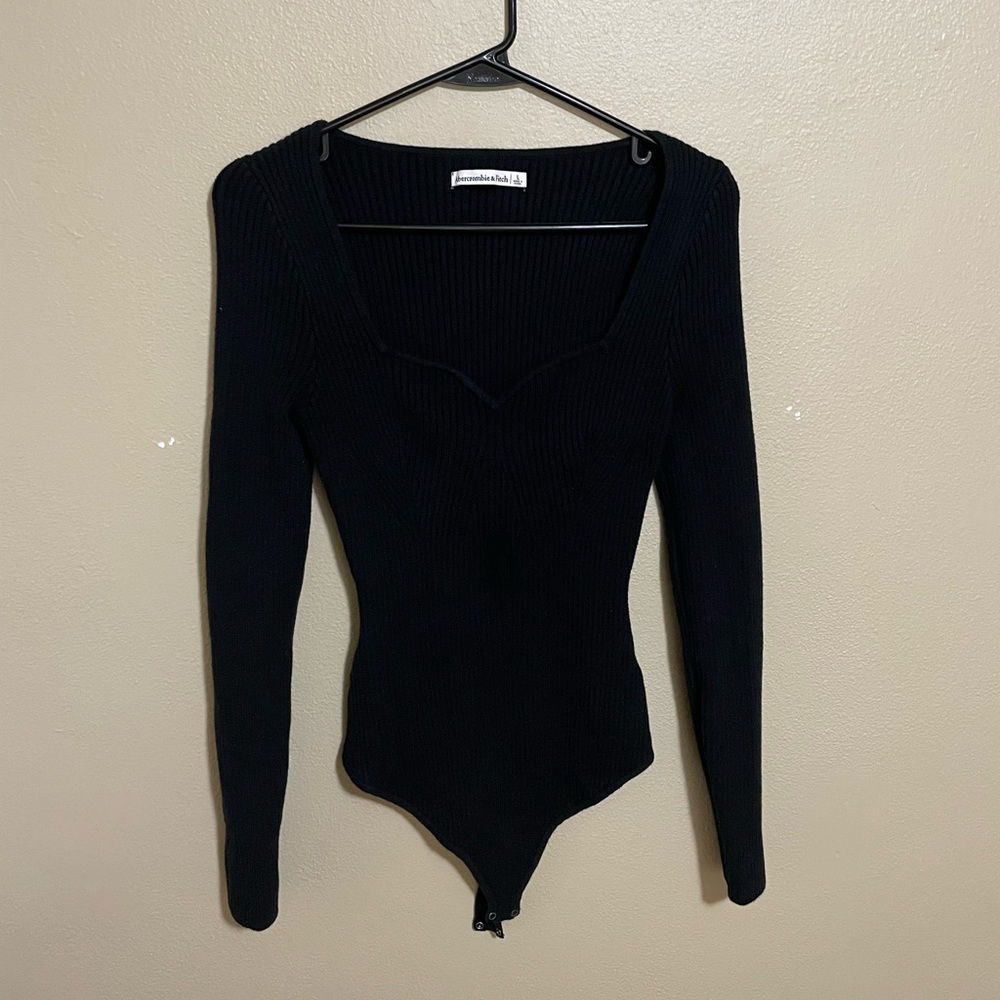 Abercrombie black ribbed sweetheart neckline bodysuit